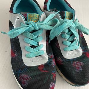 GiosEppo Sportswear Italy Women's 8.5 Sneakers Pre Owned  Flower Design